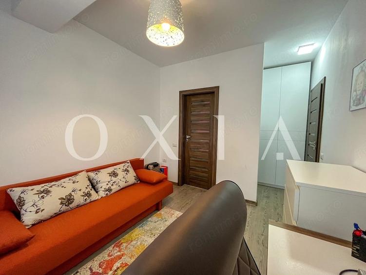 Apartament cu 3 camere semidecomandat în Girocului