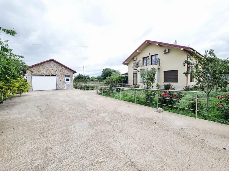 Casă individuală cu 5 camere cu Garaj în Tulucești
