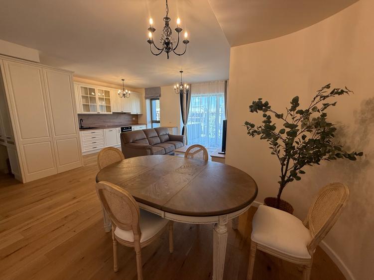Apartament cu 3 camere în Sisești