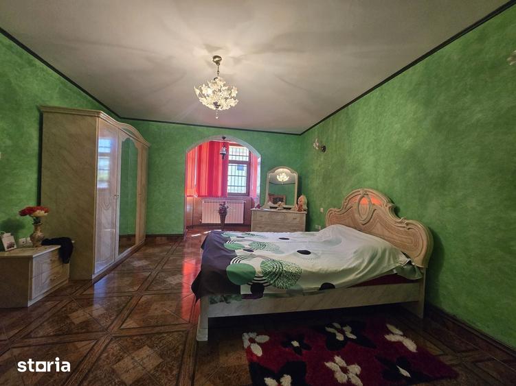 Casă cu 6 camere cu Teren 875 Mp în Central