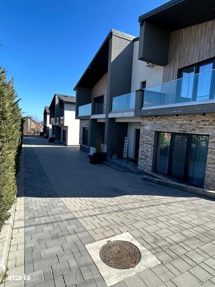 Casă cu 4 camere cu Teren 240 Mp în Central