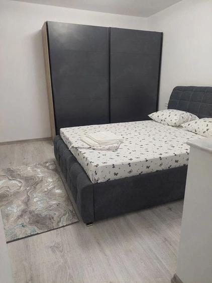 Apartament cu 3 camere decomandat în Exterior Vest