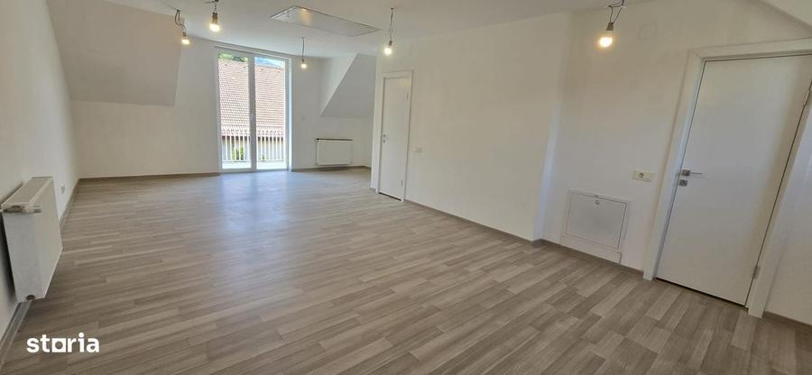 Casă cu 4 camere în Calea București