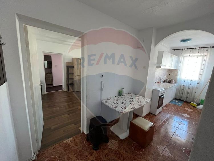 Apartament cu 2 camere semidecomandat, mobilat în Central