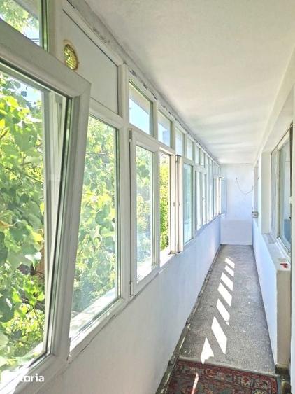 Apartament cu 3 camere semidecomandat în Crângași