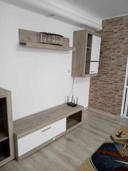 Apartament cu 2 camere semidecomandat în Micro 16