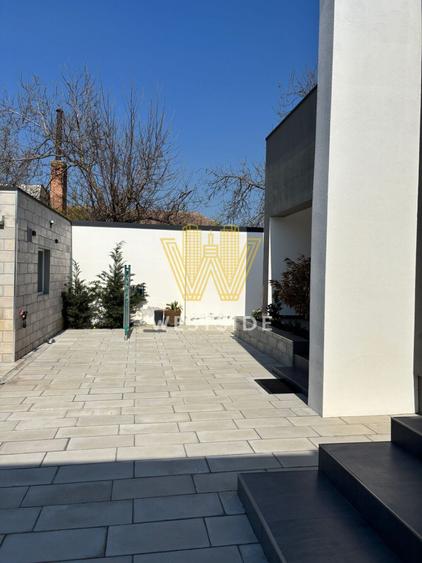 Casă individuală cu 4 camere cu Garaj în Lunei