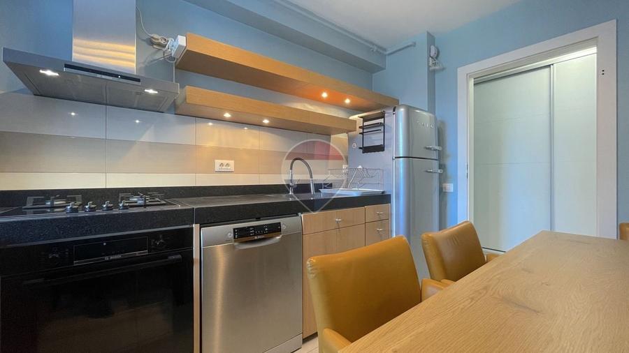 Apartament cu 3 camere decomandat, mobilat în Tractorul