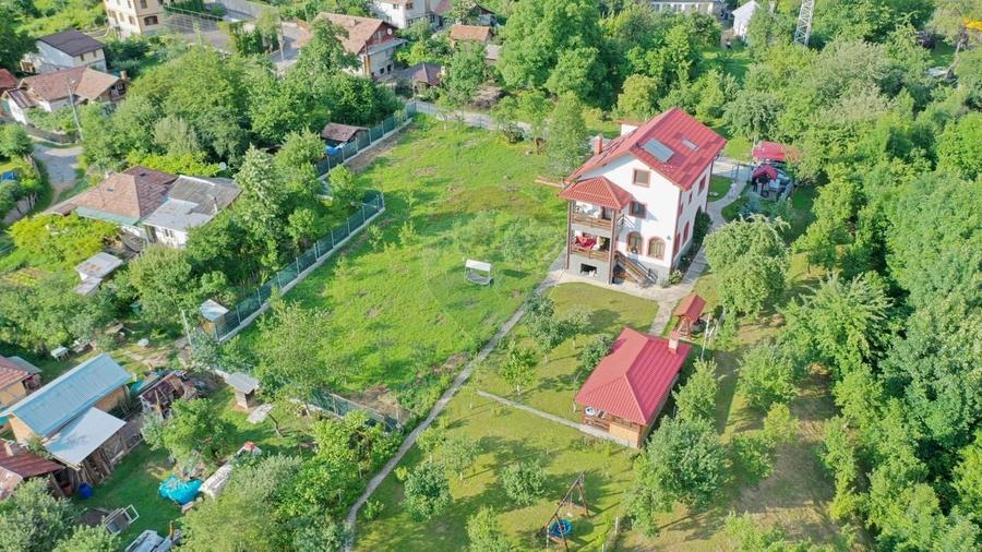 Casă / Vilă cu 8 camere de vânzare - 51