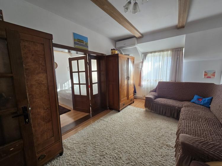 Casă individuală cu 9 camere cu Canalizare în Utvin