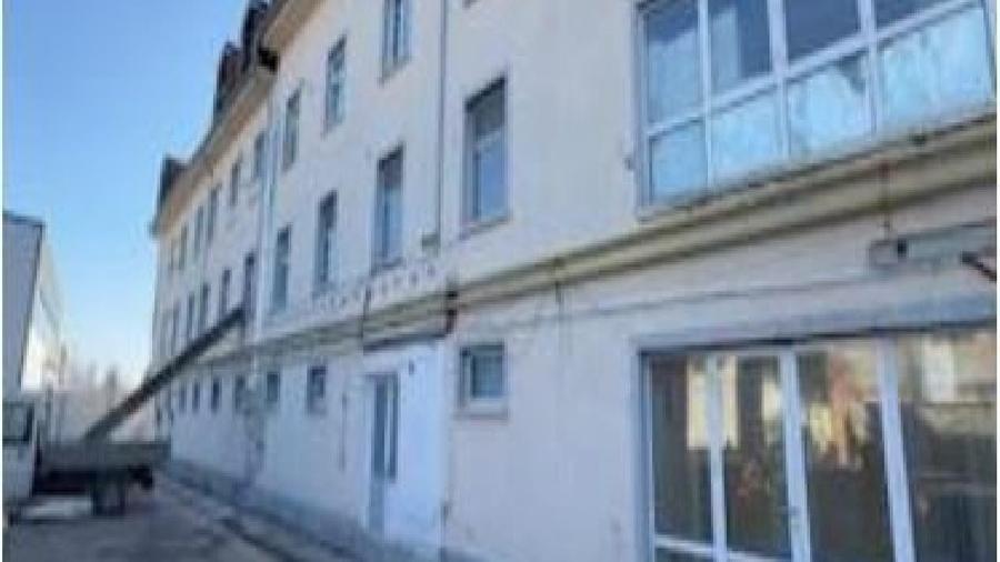 Apartament cu 3 camere semidecomandat în Chercea