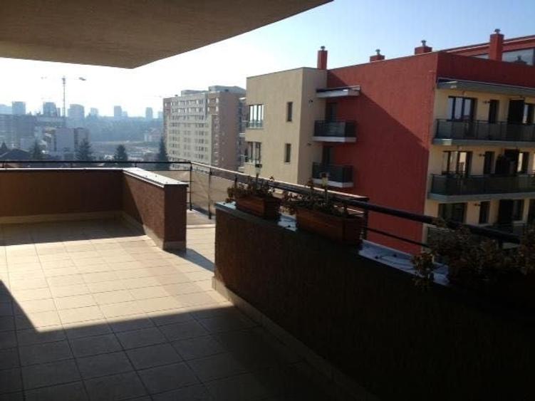 Apartament cu 3 camere decomandat în Dosu Bricii