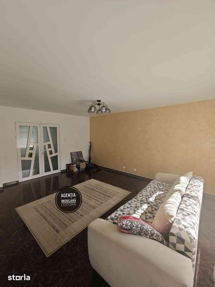 Apartament cu 4 camere decomandat în Central
