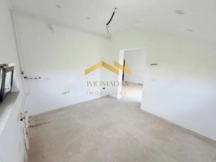 Apartament cu 3 camere decomandat în Moșnița Veche