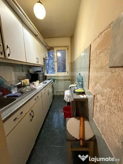 Apartament cu 3 camere semidecomandat în Dacia
