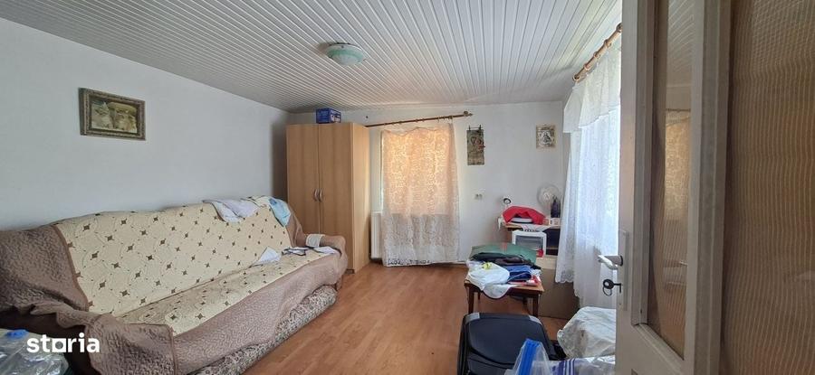 Casă cu 3 camere în Costi