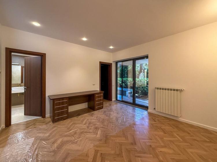Apartament cu 3 camere semidecomandat, mobilat în Primăverii