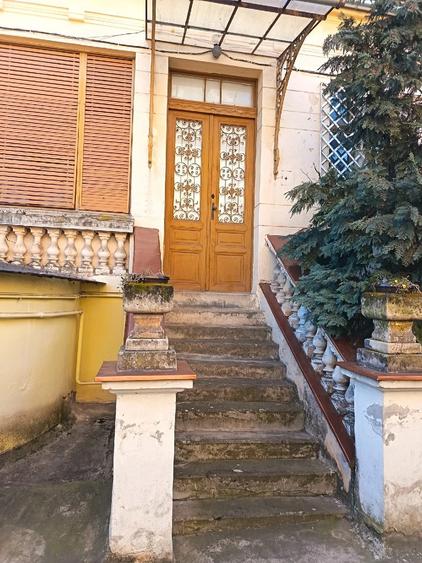 Casă cu 5 camere cu Teren 553 Mp în Bălcescu