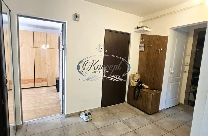 Apartament cu 3 camere decomandat, mobilat în Între Lacuri