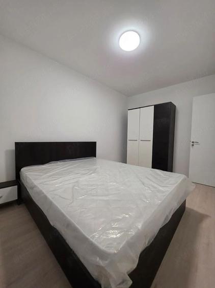 Apartament cu 3 camere semidecomandat, mobilat în Colentina