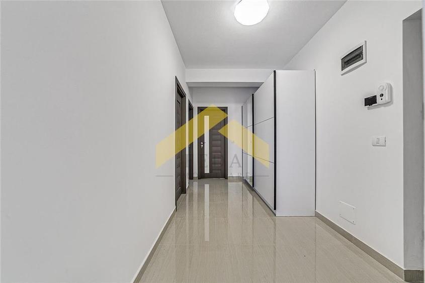 Penthouse cu 3 camere decomandat, mobilat în Bujac