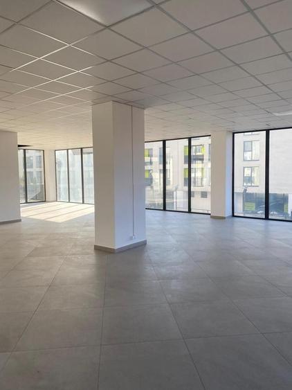 Spațiu comercial, de 320 mp, în Dâmbul Rotund