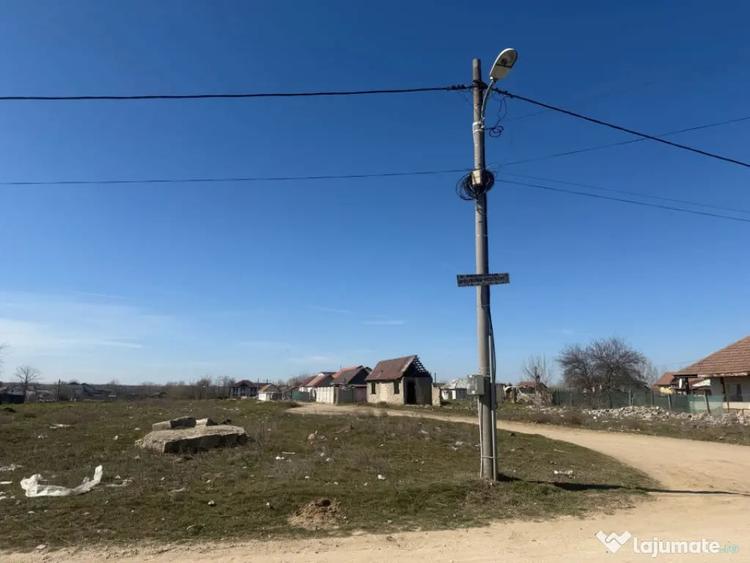 Teren de 4523 mp, în Cernele