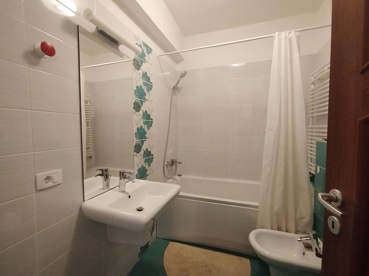 Apartament cu 4 camere decomandat în Andrei Mureșanu