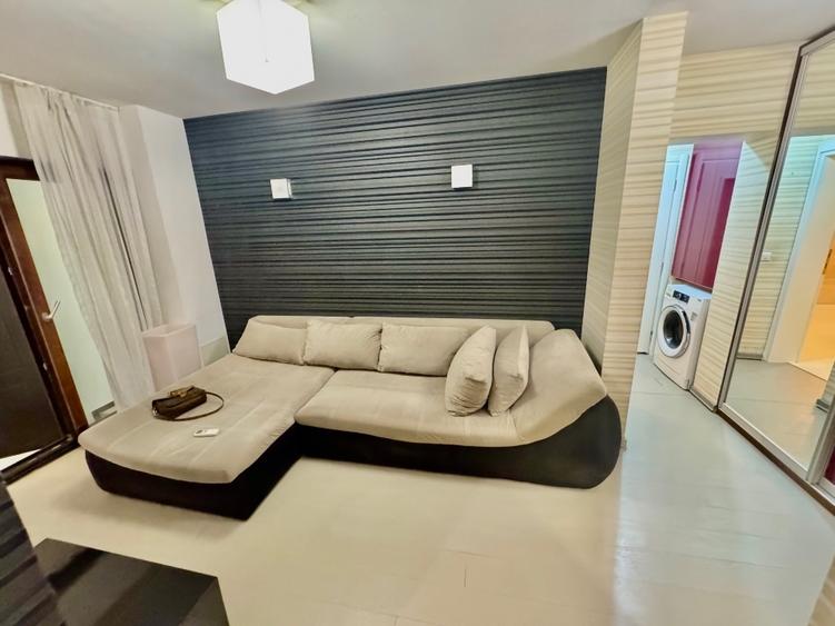Apartament cu 3 camere decomandat, mobilat în Tei