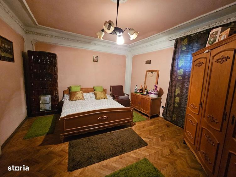 Casă cu 4 camere în Central