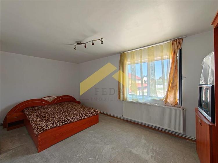 Casă individuală cu 6 camere cu Teren 932 Mp în Subcetate