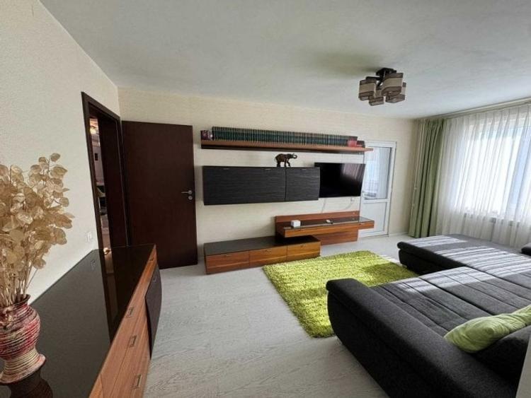 Apartament cu 4 camere decomandat, mobilat în Crângași