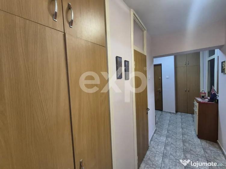 Apartament cu 3 camere semidecomandat în Basarabia