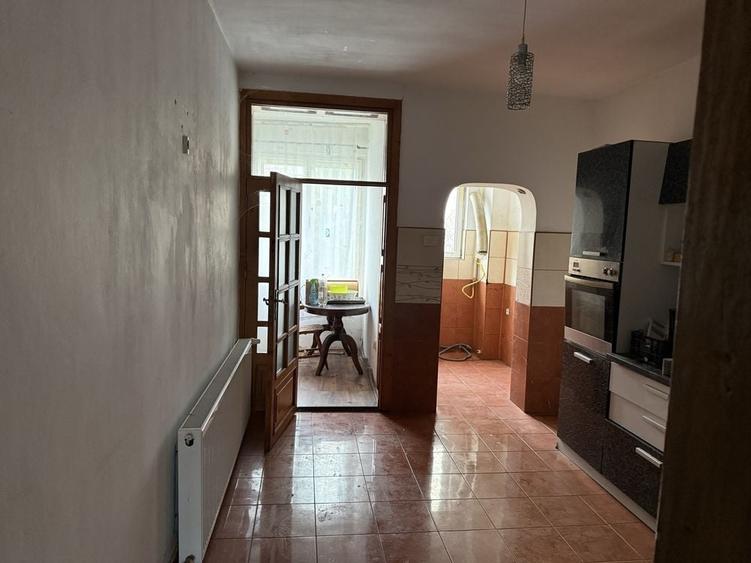 Apartament cu 4 camere decomandat în Central