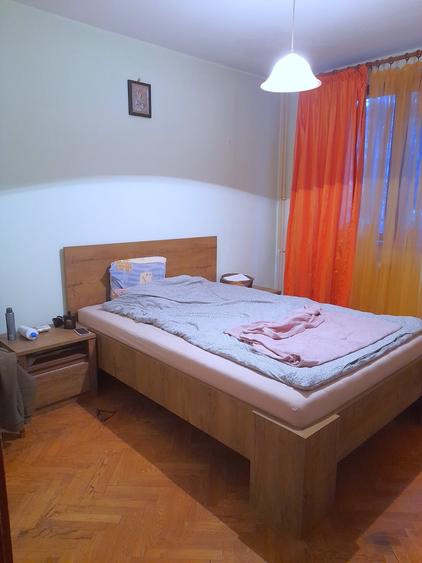 Apartament cu 4 camere decomandat, mobilat în Drumul Taberei