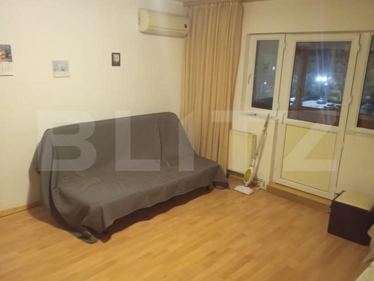 Apartament cu 2 camere semidecomandat, mobilat în Micro 11