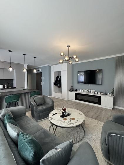 Apartament cu 3 camere decomandat în Exterior Vest