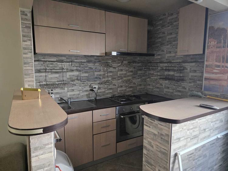 Garsonieră decomandată în Costin Georgian