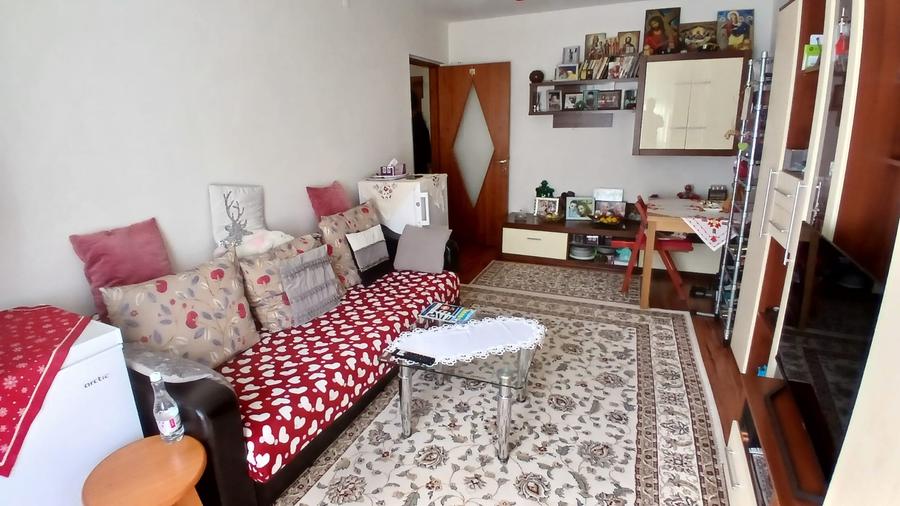 Apartament cu 3 camere decomandat, mobilat în Berceni