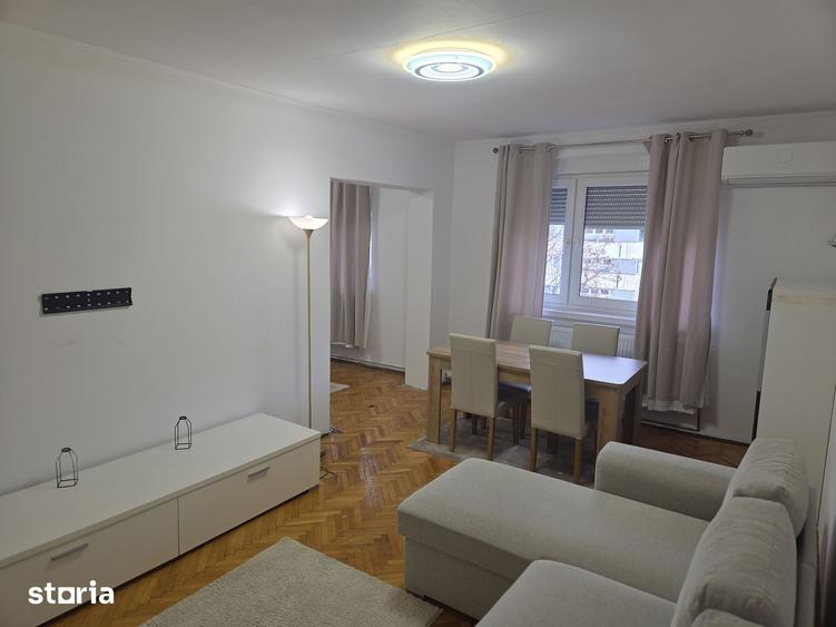 Apartament cu 3 camere decomandat în Rovine