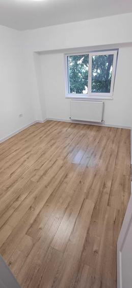 Apartament cu 2 camere decomandat în Trocadero