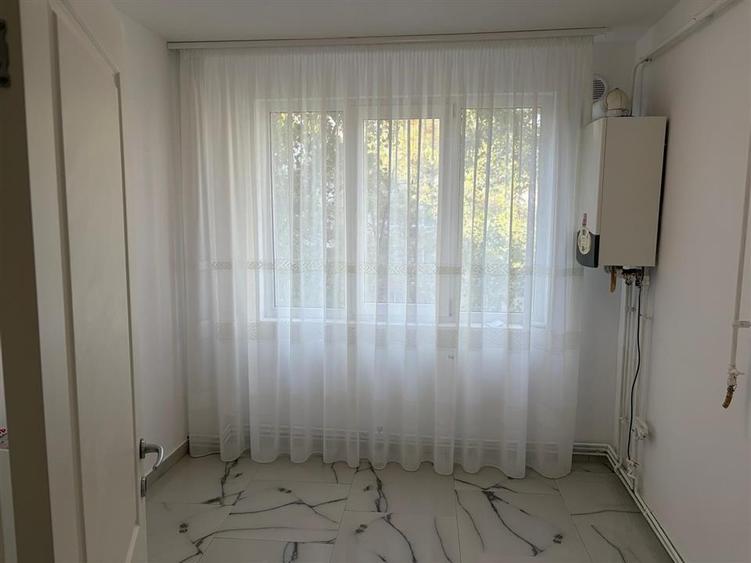 Apartament cu 3 camere decomandat în Alexandru cel Bun