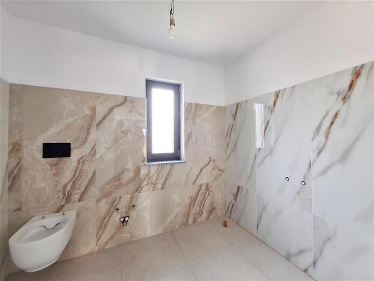 Casă cu 4 camere cu Teren 430 Mp în 9 Mai
