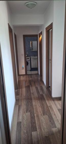 Apartament cu 3 camere decomandat în Tunari