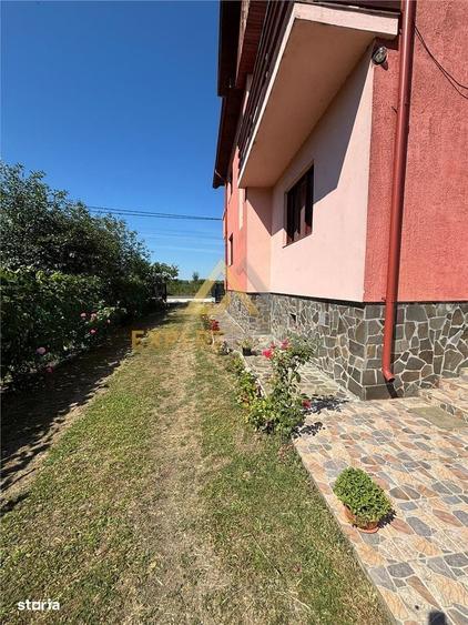 Casă cu 4 camere în Colțirea