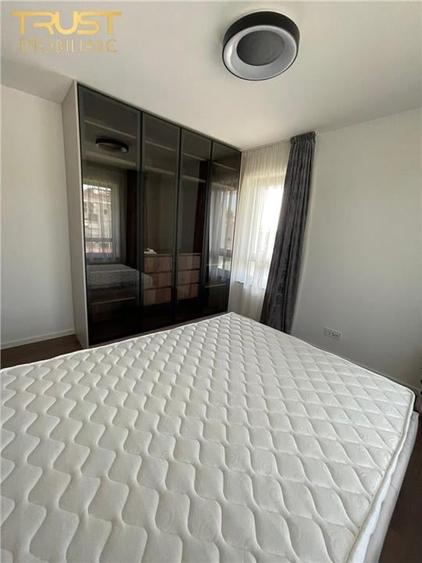 Apartament cu 4 camere semidecomandat în Gară