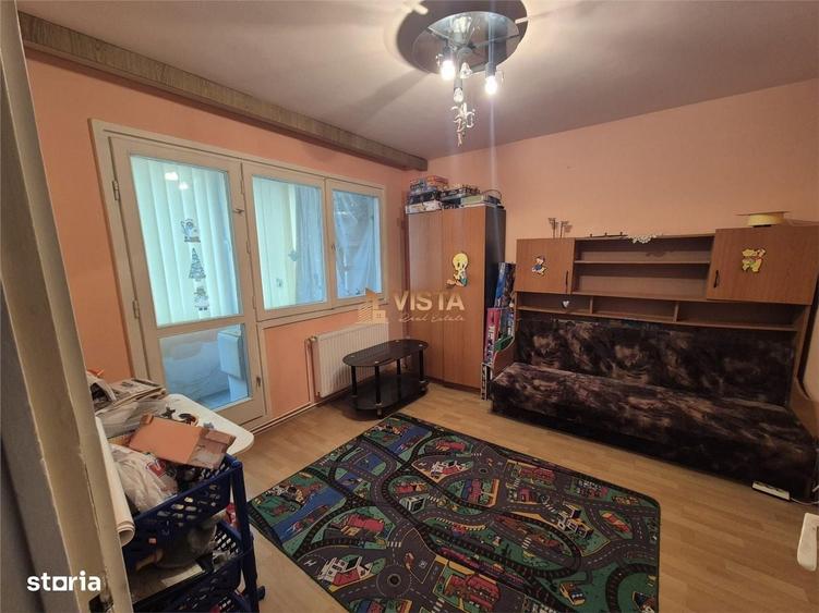 Apartament cu 3 camere semidecomandat în Astra