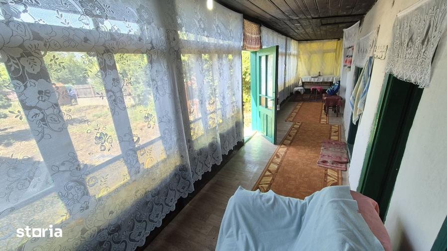 Casă cu 3 camere cu Teren 3272 Mp în Scoarța