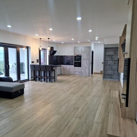 Casă individuală cu 3 camere cu Garaj în Mintia