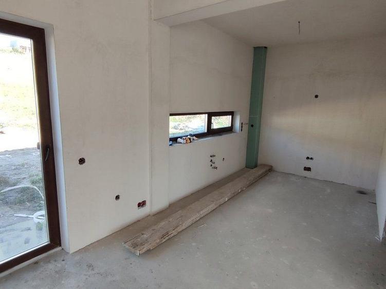 Duplex cu 4 camere cu Canalizare în Iris